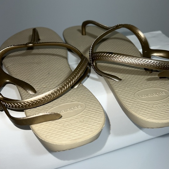 NEW Havanaias Sandals Metallic Gold Straps - T-Shape - Womens Size 11 / 41-42 - Picture 15 of 15